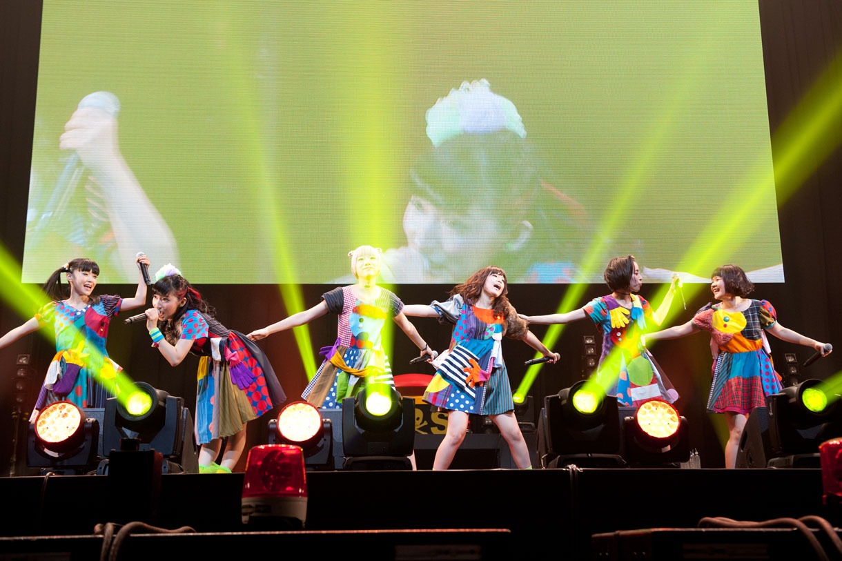 BiS解散ライブ「BiSなりの武道館」の様子。
