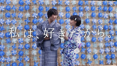 アサヒ飲料「カルピスウォーター」新CM「夏祭りの恋」編のワンシーン。