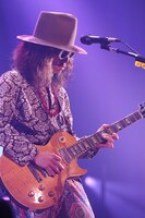 三輪テツヤ（G）(Photo by JUNJI NAITO)