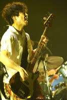 田村明浩（B）(Photo by JUNJI NAITO)