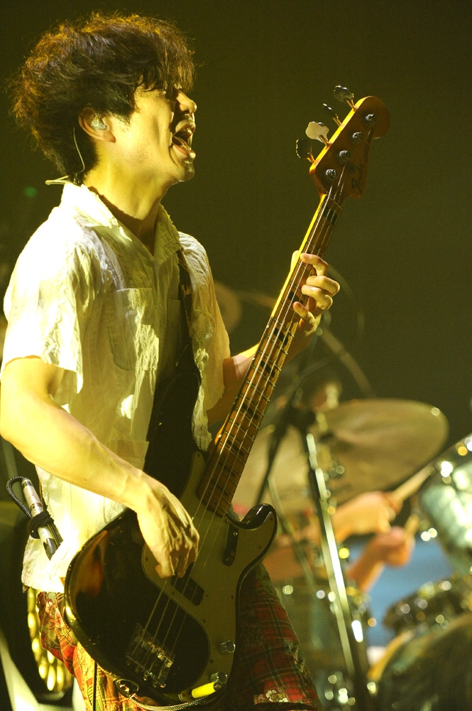 田村明浩（B）(Photo by JUNJI NAITO)