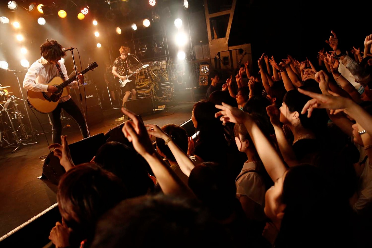 石崎ひゅーい「TOUR2014『仮装行列』」の様子。（photo by hajime kamiiisaka）