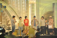 トークの流れを確認するウルフルズ。