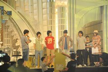 トークの流れを確認するウルフルズ。