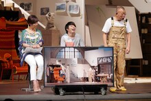 左から中井美穂、西川貴教、笑福亭鶴瓶。(c)CBC