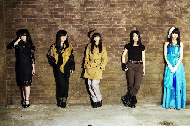 「HARDBOILED NIGHT」の世界を表現した東京女子流。