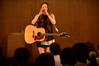 大声で感謝の言葉を送る片平里菜。