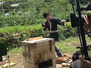 農園で“ロック調理”をするDAIGO。