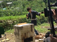 農園で“ロック調理”をするDAIGO。