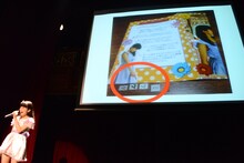 謎を解説する小池。