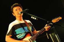 桑田佳祐「SMBC presents 桑田佳祐のやさしい夜遊び～夏にサザンないの!? いいかげんに1000回!! ファンやめたるわ!! 生歌ライブ～」の様子。