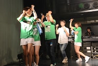 ダンスしながら退場するNegiccoチーム。