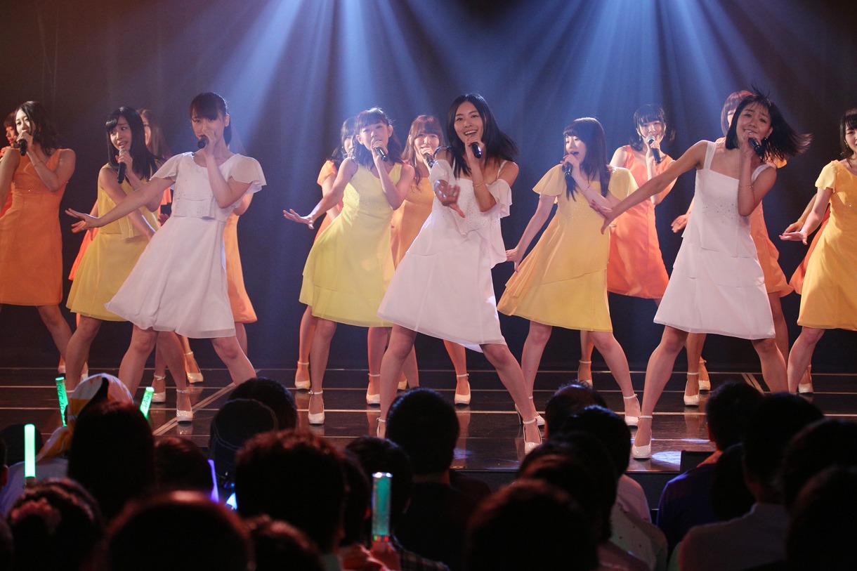SKE48チームE公演「手をつなぎながら」の様子。(c) AKS