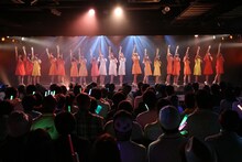 SKE48チームE公演「手をつなぎながら」の様子。(c) AKS