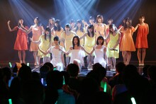 SKE48チームE公演「手をつなぎながら」の様子。(c) AKS