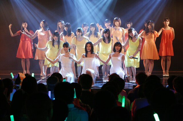 SKE48チームE公演「手をつなぎながら」の様子。(c) AKS