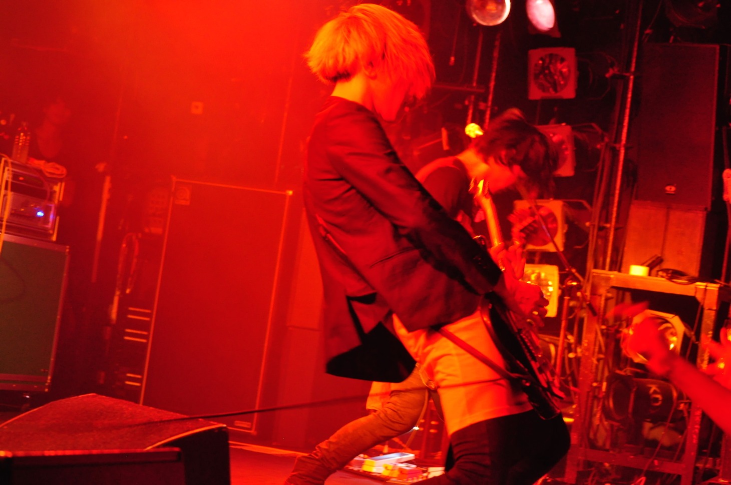 昨日7月13日に東京・渋谷CLUB QUATTROにて行われたライブでワンマン開催を発表した真空ホロウ。