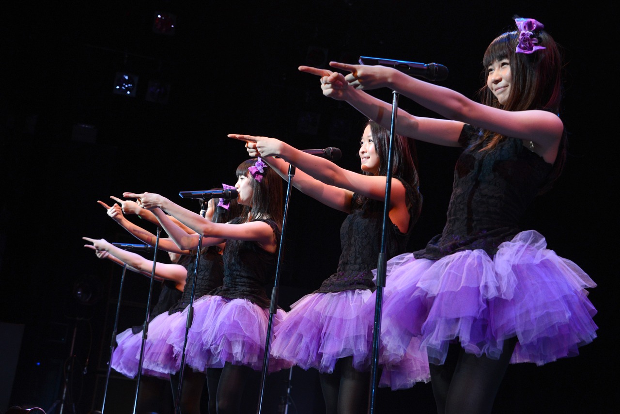 東京女子流「TGS Discography in July（1st Album「鼓動の秘密」より）」の様子。