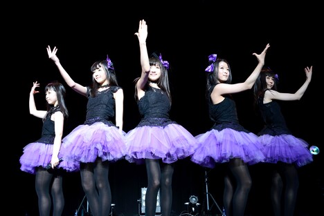 東京女子流「TGS Discography in July（1st Album「鼓動の秘密」より）」の様子。