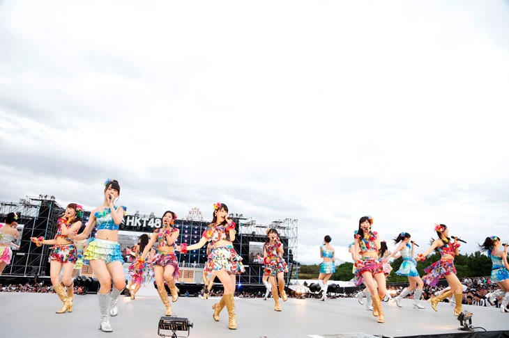 HKT48アリーナツアー「可愛い子にはもっと旅をさせよ」福岡公演の様子。(c)AKS