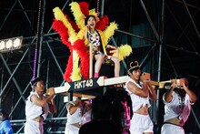 HKT48アリーナツアー「可愛い子にはもっと旅をさせよ」福岡公演の様子。(c)AKS
