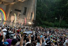 「ベイビーレイズ伝説の雷舞！-頑虎一徹-」日比谷野外大音楽堂公演の様子。