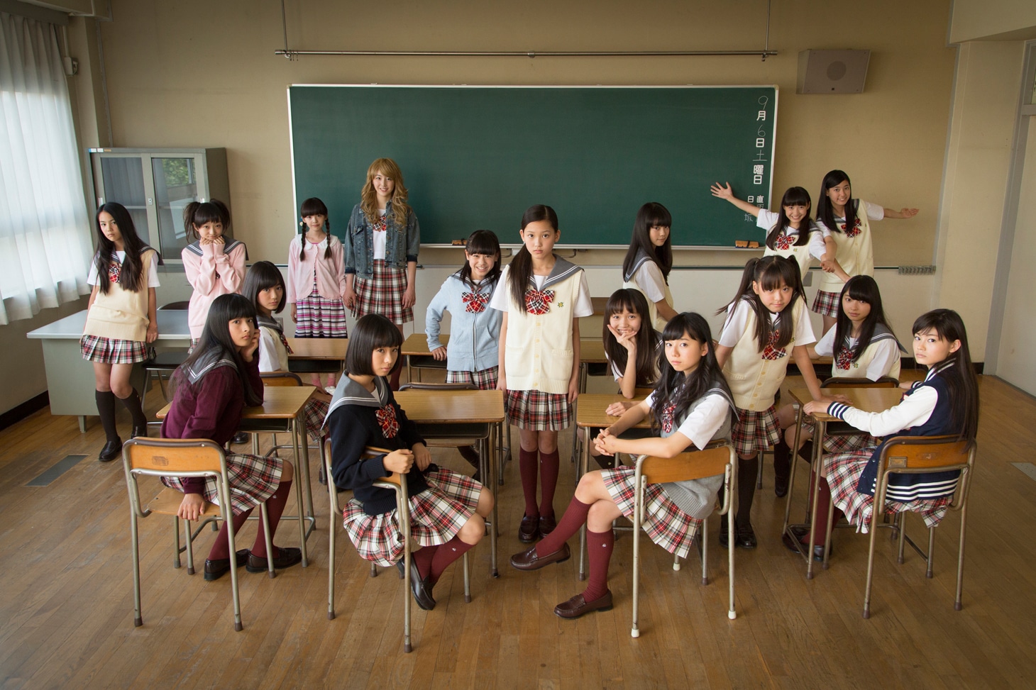 「少女劇団いとをかし」のメンバー18人。