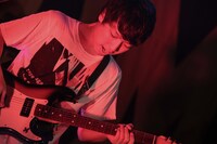 オカザワカズマ（G）（Photo by Taku Fujii）