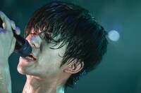 ヤマサキセイヤ（Vo, G）（Photo by Taku Fujii）