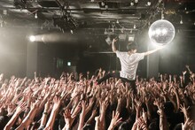 キュウソネコカミ「DMCC - REAL ONEMAN TOUR -～DOSA MAWARI CHU CHU～」の様子。（Photo by Taku Fujii）