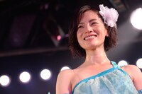 今週の人気画像8位は「“大人AKB48”38歳誕生日に劇場デビュー」より、AKB48チーム4公演「アイドルの夜明け」に出演した“大人AKB48”塚本まり子。 (c)AKS