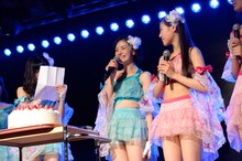 AKB48チーム4公演「アイドルの夜明け」の様子。 (c)AKS