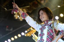 AKB48チーム4公演「アイドルの夜明け」の様子。 (c)AKS