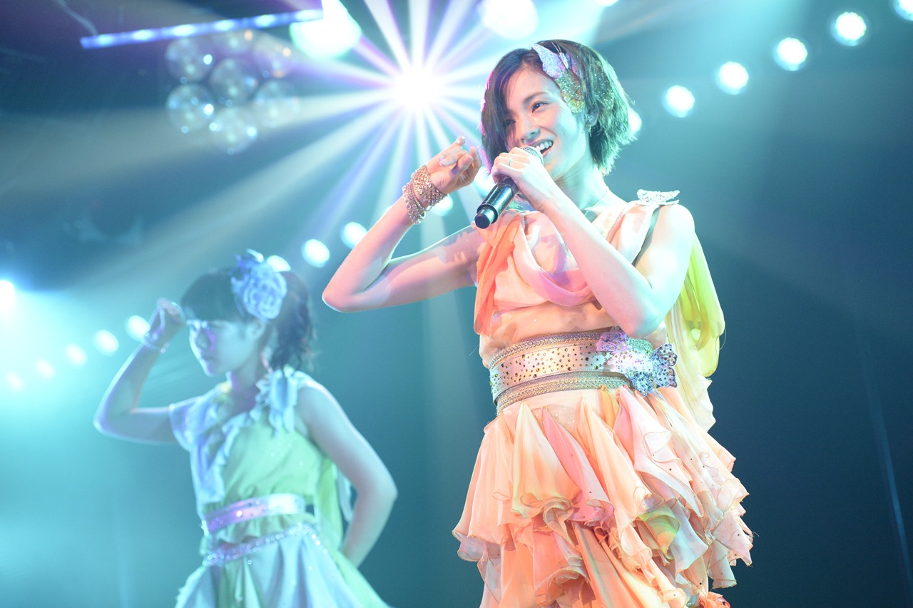 AKB48チーム4公演「アイドルの夜明け」の様子。 (c)AKS