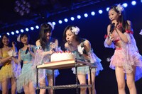 AKB48チーム4公演「アイドルの夜明け」の様子。 (c)AKS