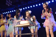 AKB48チーム4公演「アイドルの夜明け」の様子。 (c)AKS