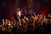 電気グルーヴ「LIQUIDROOM 10th ANNIVERSARY」の様子。