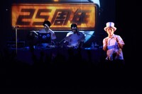 電気グルーヴ「LIQUIDROOM 10th ANNIVERSARY」の様子。