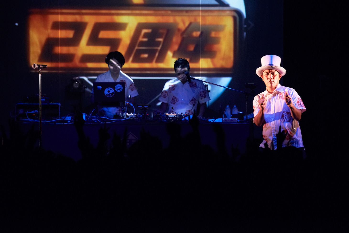 電気グルーヴ「LIQUIDROOM 10th ANNIVERSARY」の様子。