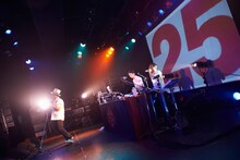 電気グルーヴ「LIQUIDROOM 10th ANNIVERSARY」の様子。