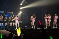 工藤遥（モーニング娘。'14）に迫られる和田彩花（スマイレージ）。