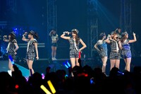 スマイレージ「スマイレージ LIVE 2014夏 FULL CHARGE ～715 日本武道館～」の様子。