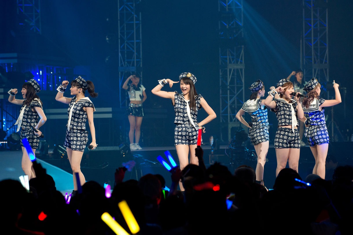 スマイレージ「スマイレージ LIVE 2014夏 FULL CHARGE ～715 日本武道館～」の様子。