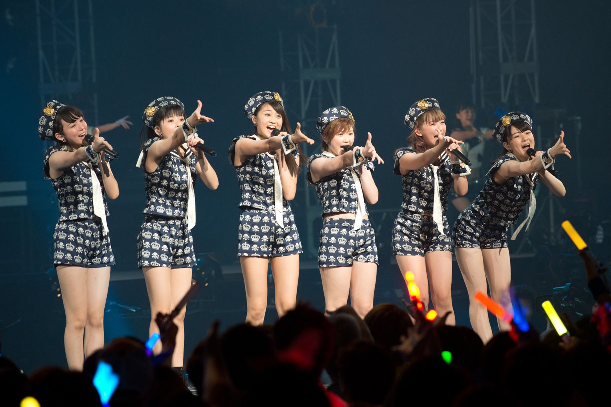 スマイレージ「スマイレージ LIVE 2014夏 FULL CHARGE ～715 日本武道館～」の様子。