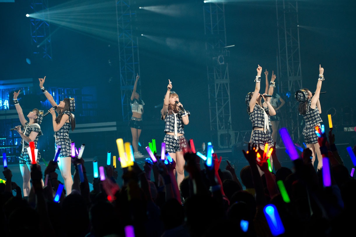 スマイレージ「スマイレージ LIVE 2014夏 FULL CHARGE ～715 日本武道館～」の様子。
