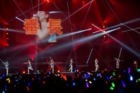 スマイレージ「スマイレージ LIVE 2014夏 FULL CHARGE ～715 日本武道館～」の様子。