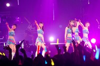 スマイレージ「スマイレージ LIVE 2014夏 FULL CHARGE ～715 日本武道館～」の様子。