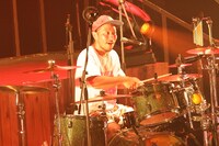 名嘉俊（Dr）（撮影：駒井夕香）