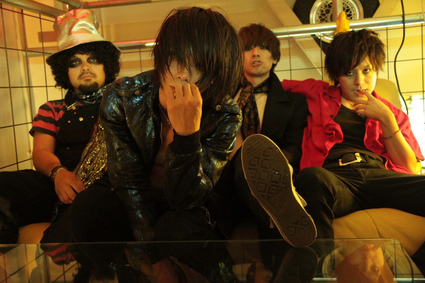 LIE-DOWN