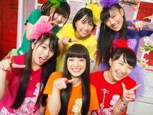 ももいろクローバーZとmiwaによるコラボユニット“miwaクロ”。